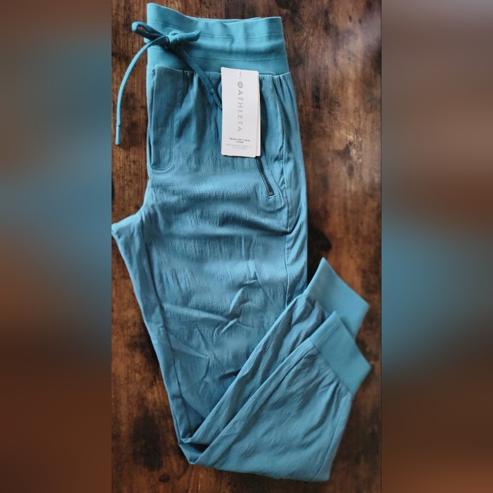 NWT Athleta Trekkie North cropped joggers